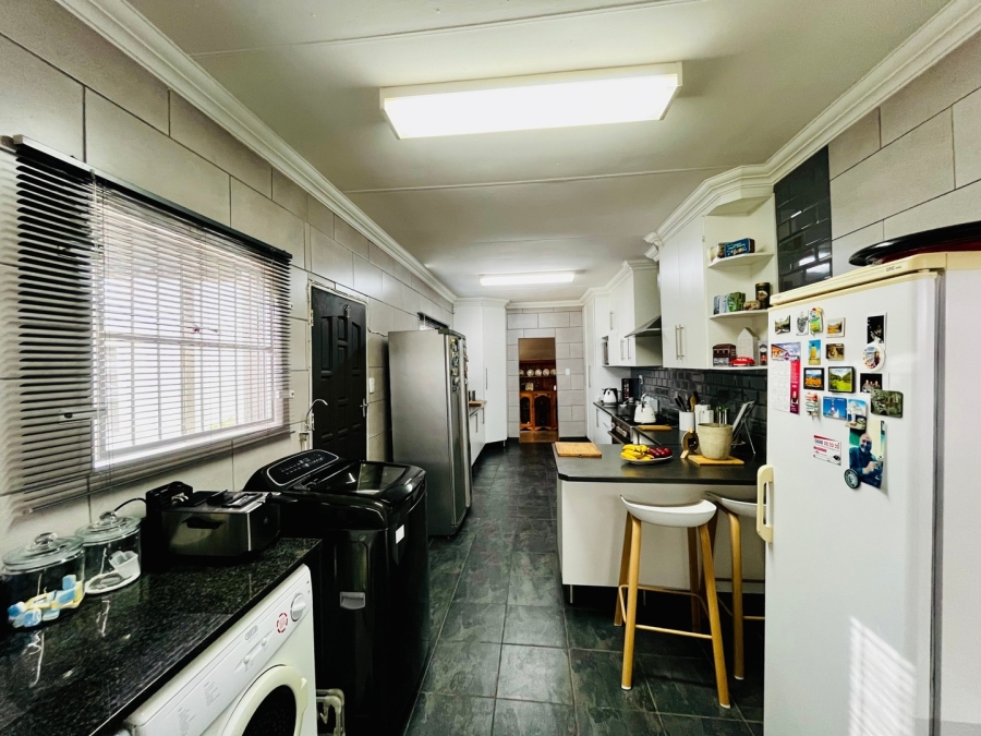 4 Bedroom Property for Sale in Roodewal Free State